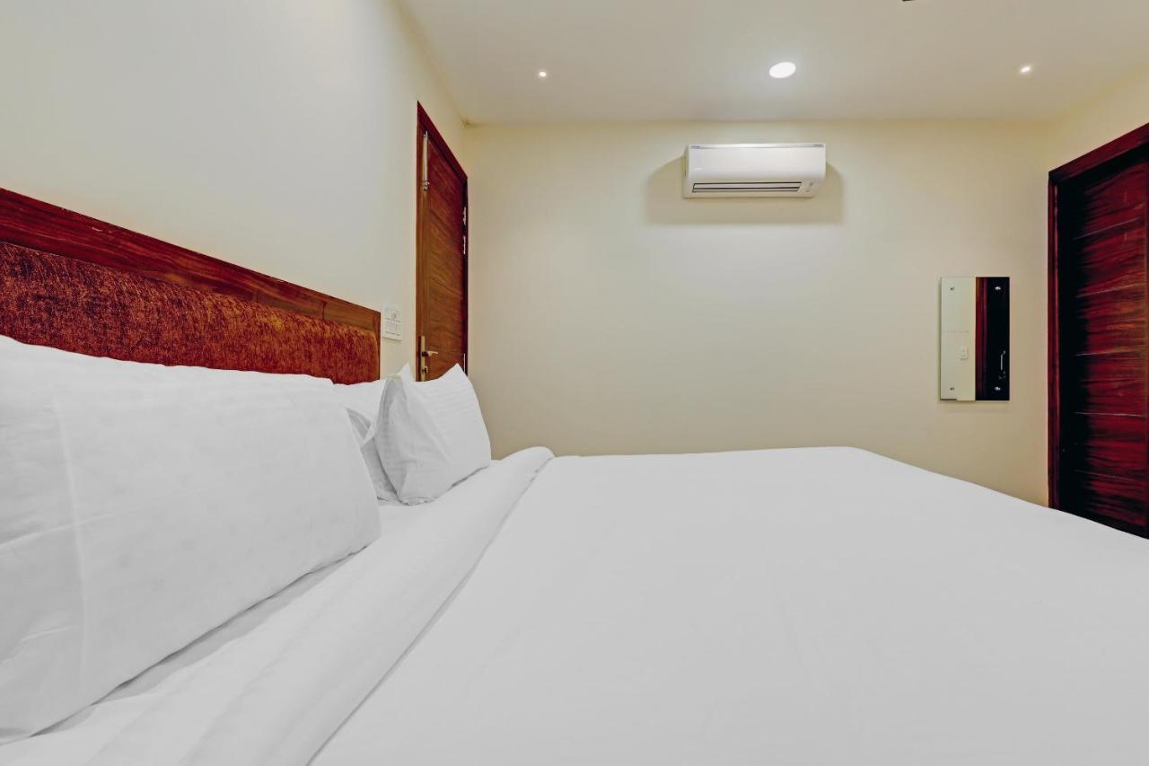 غورغاون Collection O Hotel Aditya Palace Near Leisure Valley Park المظهر الخارجي الصورة