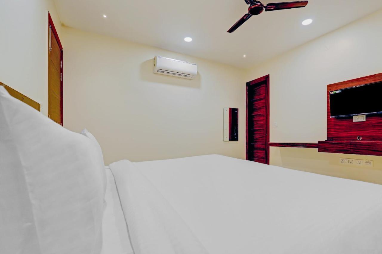 غورغاون Collection O Hotel Aditya Palace Near Leisure Valley Park المظهر الخارجي الصورة